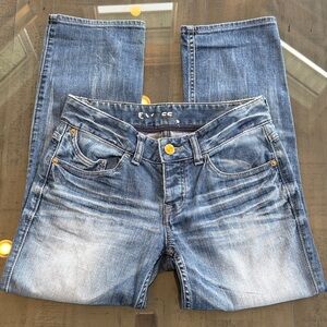 Express Light Blue Jeans. Womens size 00. Inseam: 25” Rise: 8”‎